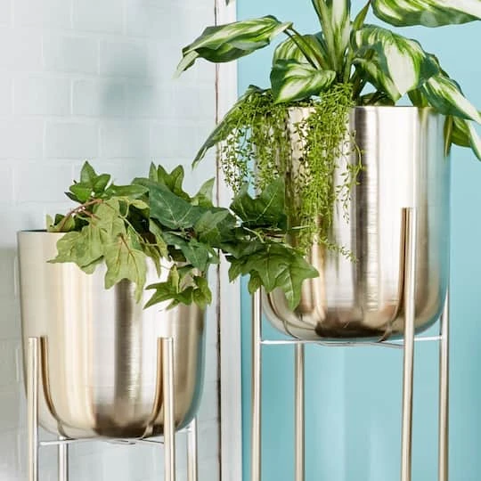 CosmoLiving By Cosmopolitan Silver Metal Tall Glam Planter Set 4 CosmoLiving By Cosmopolitan Silver Metal Tall Glam Planter Set - Image 4